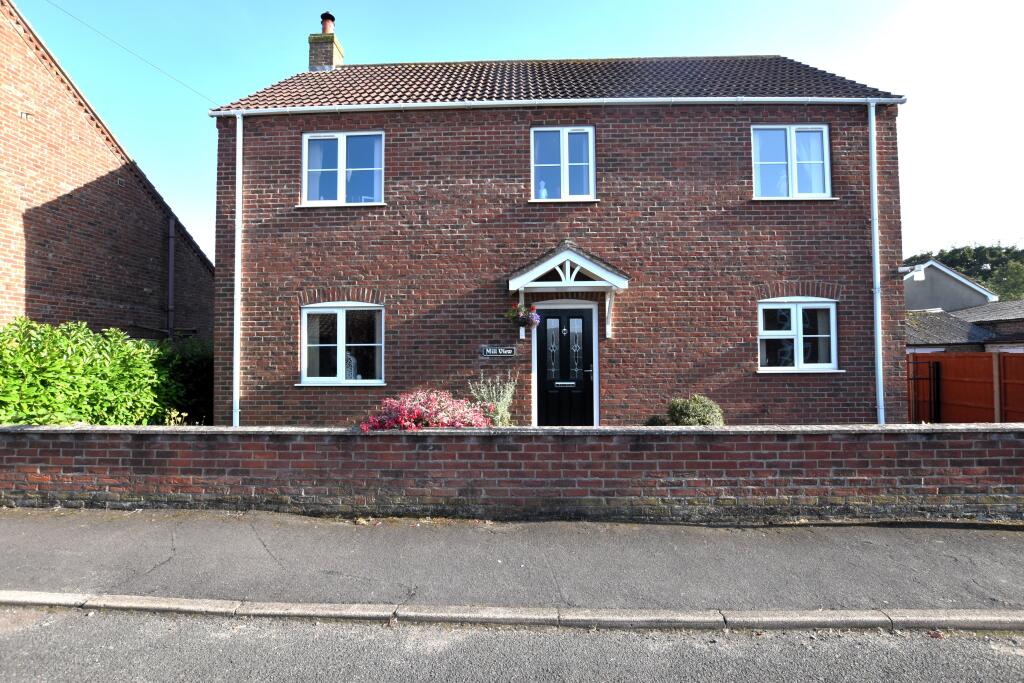 3 bedroom detached house for sale in Pump Lane, Saltfleet, LN11