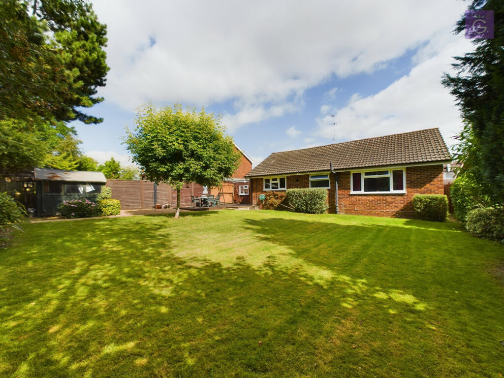 2 bedroom detached bungalow for sale in Lavenham Drive, Woodley, RG5