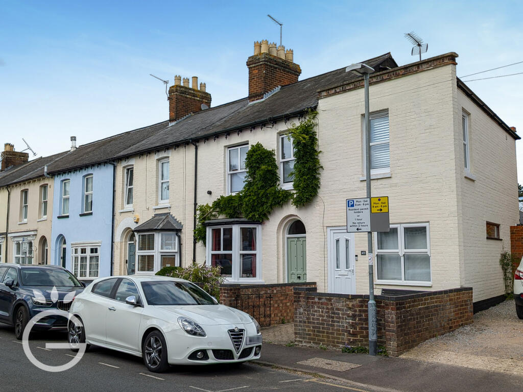 3 bedroom terraced house for sale in Station Road, Twyford, RG10