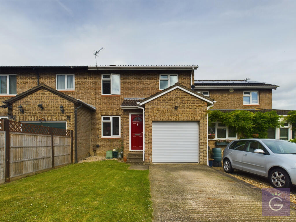 3 bedroom town house for sale in Willow Tree Glade, Calcot, RG31