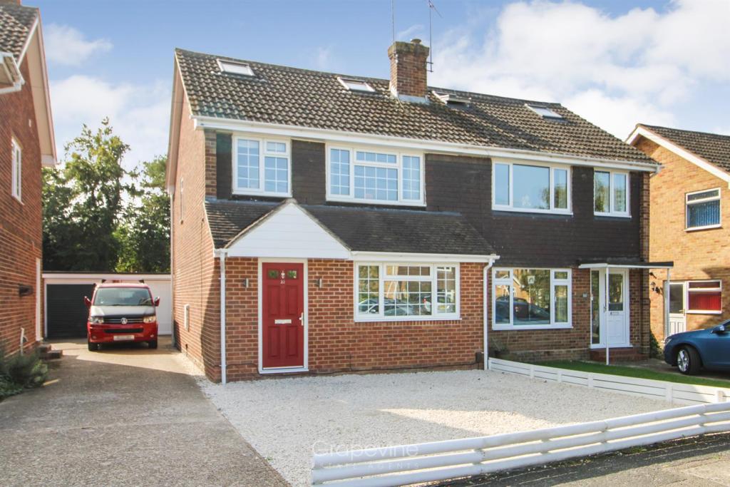4 bedroom semidetached house for sale in Amberley Drive, Twyford