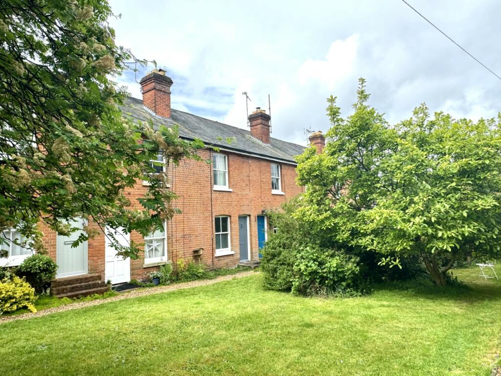 2 bedroom cottage for sale in Mildmay Terrace, Hartley Wintney, RG27