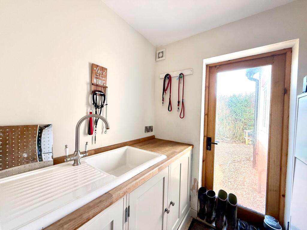 Additional property image - Alveston Hill, off Loxley Road, Stratford-Upon-Avon, Warwickshire, CV37