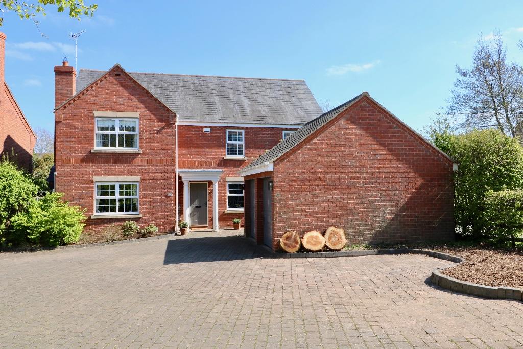 5 bedroom detached house for sale in Sandfield Lane, Newbold on Stour, CV37
