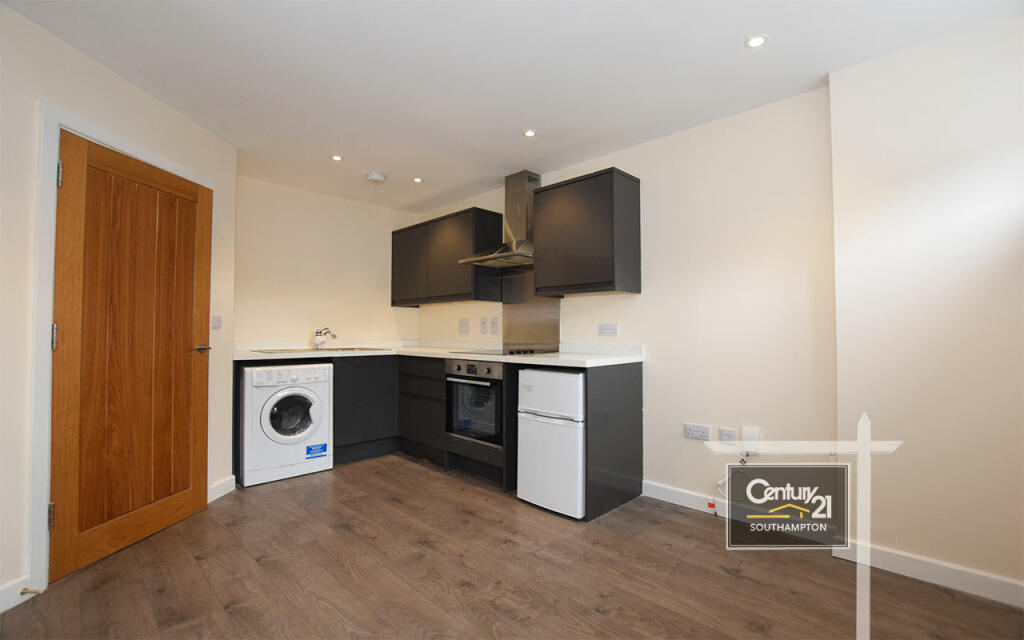 1 bedroom flat for rent in |Ref: R153153|, High Street, Southampton, SO14 2BT, SO14