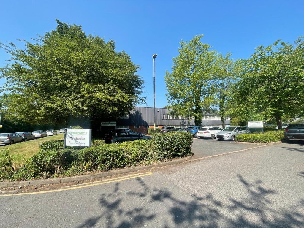 Main image of property: 20 Oxleasow Road, Redditch, Worcestershire, B98