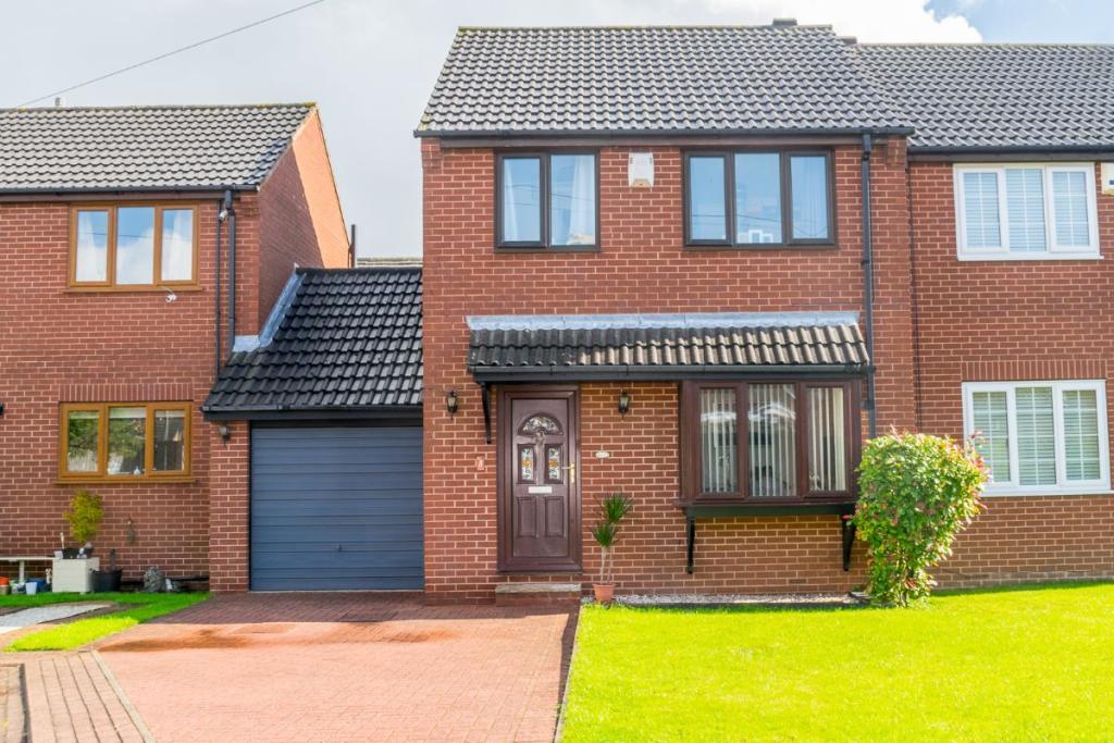 3 bedroom semidetached house for sale in Scarborough Street, Tingley