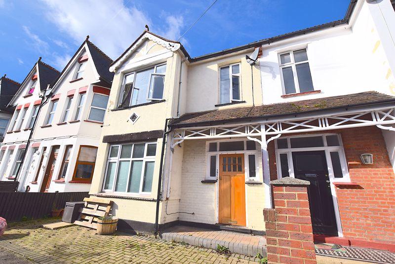 3 bedroom apartment for sale in Westcliff Park Drive, WestcliffOnSea, SS0