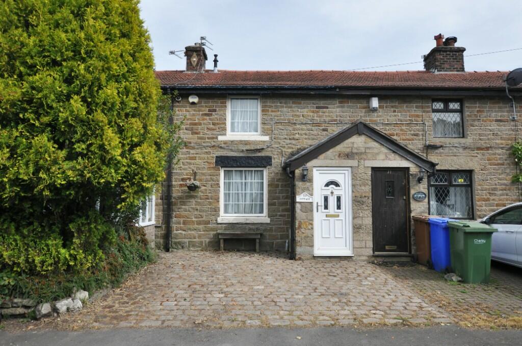 2 bedroom cottage for sale in Long Lane, Heath Charnock, PR6