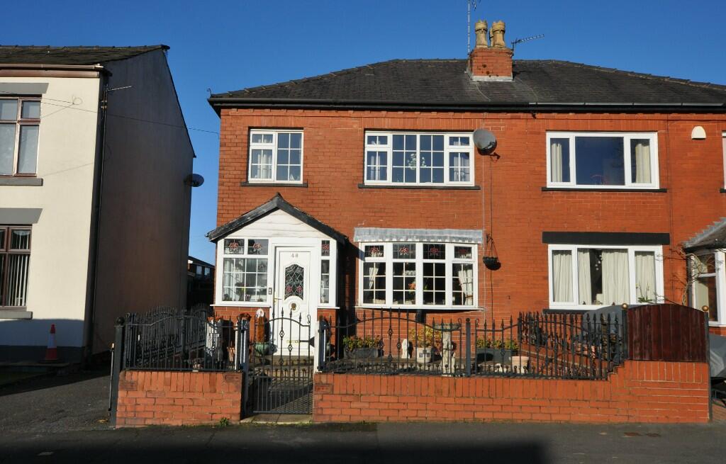 3 bedroom semidetached house for sale in Rawlinson Lane, Heath