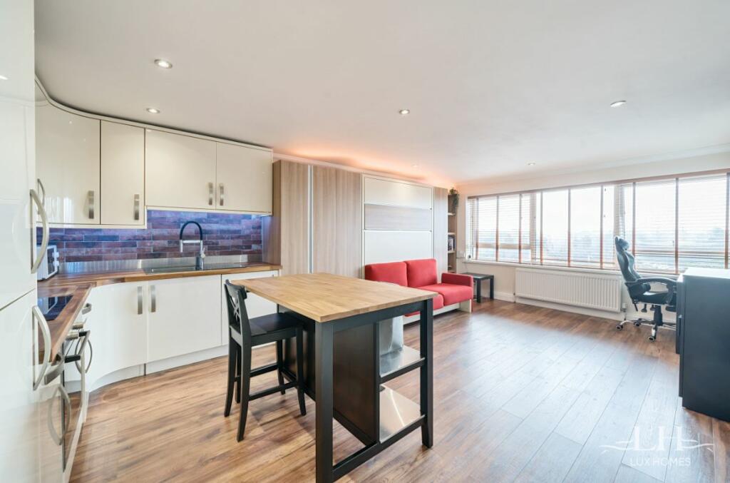 Studio flat for sale in Wingletye Lane, Hornchurch, RM11