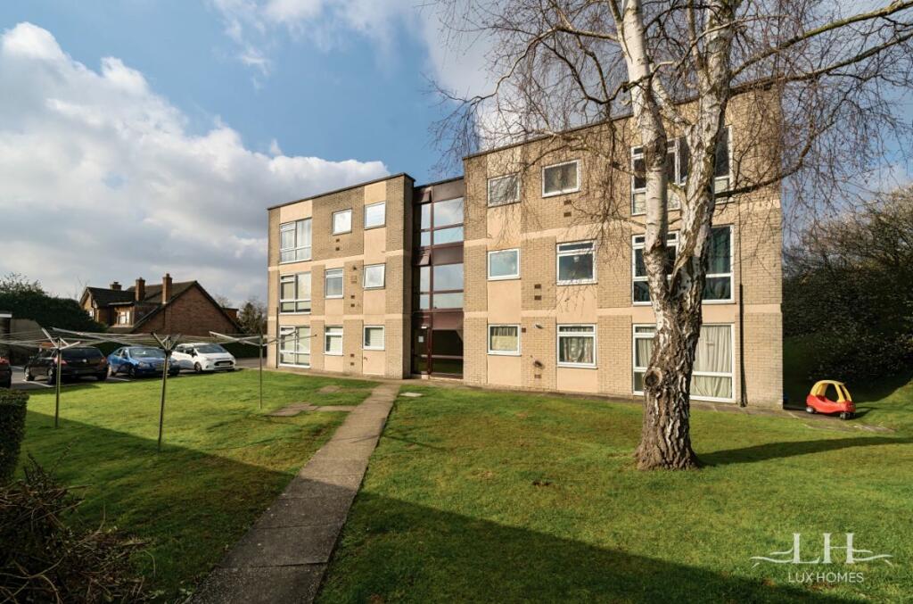 Studio flat for sale in Wingletye Lane, Hornchurch, RM11