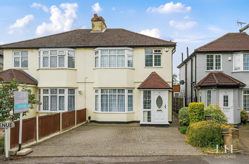 3 bedroom semidetached house for sale in Suttons Avenue, Hornchurch, RM12