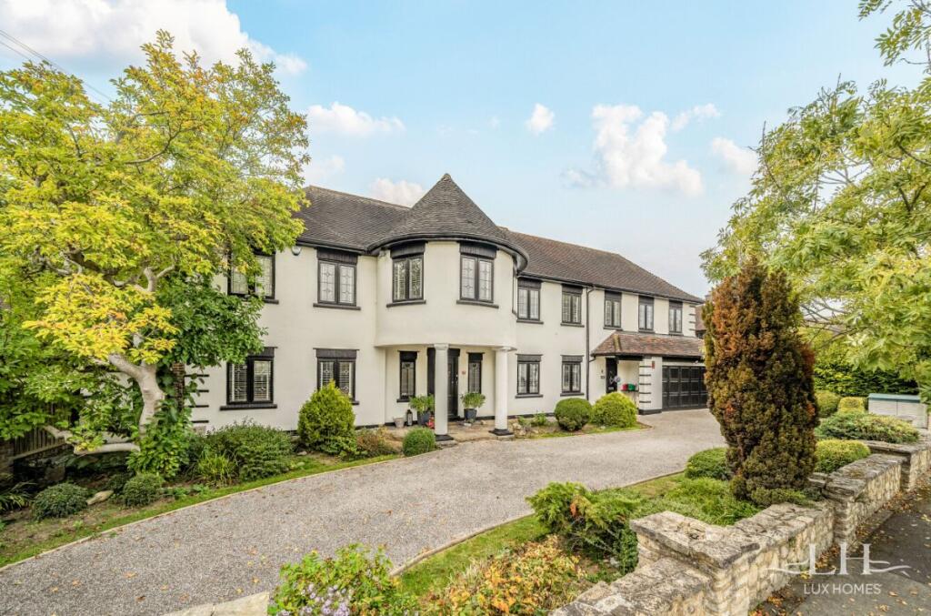 Main image of property: Links Avenue, Gidea Park