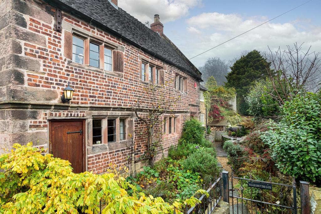 3 bedroom detached house for sale in High Street, Kingsley, ST10