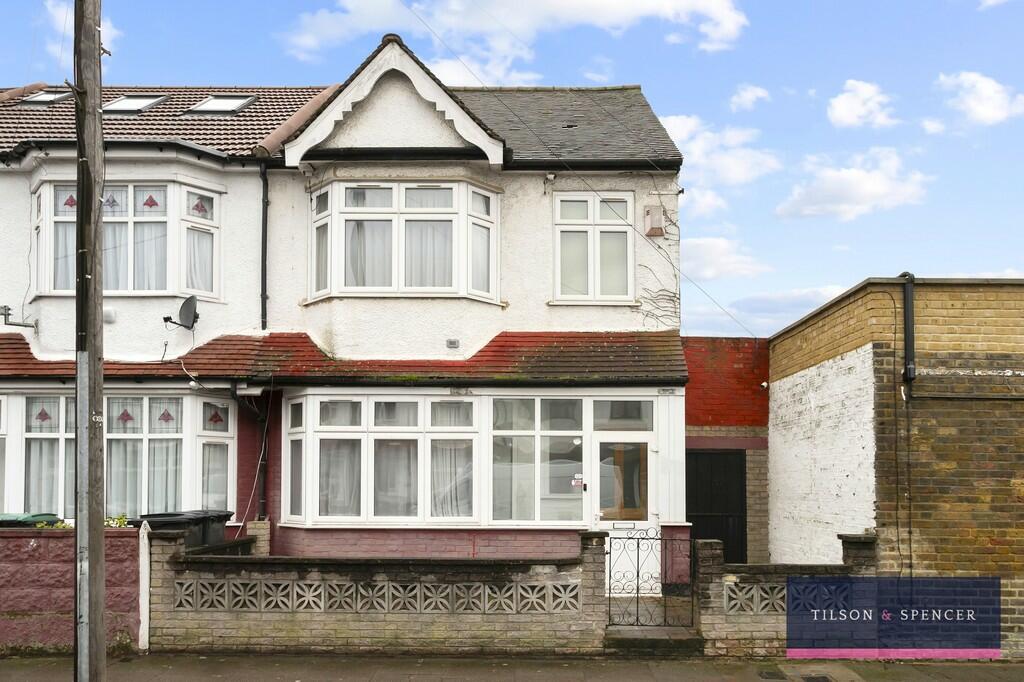 3 bedroom end of terrace house for sale in Chalgrove Road, London, N17