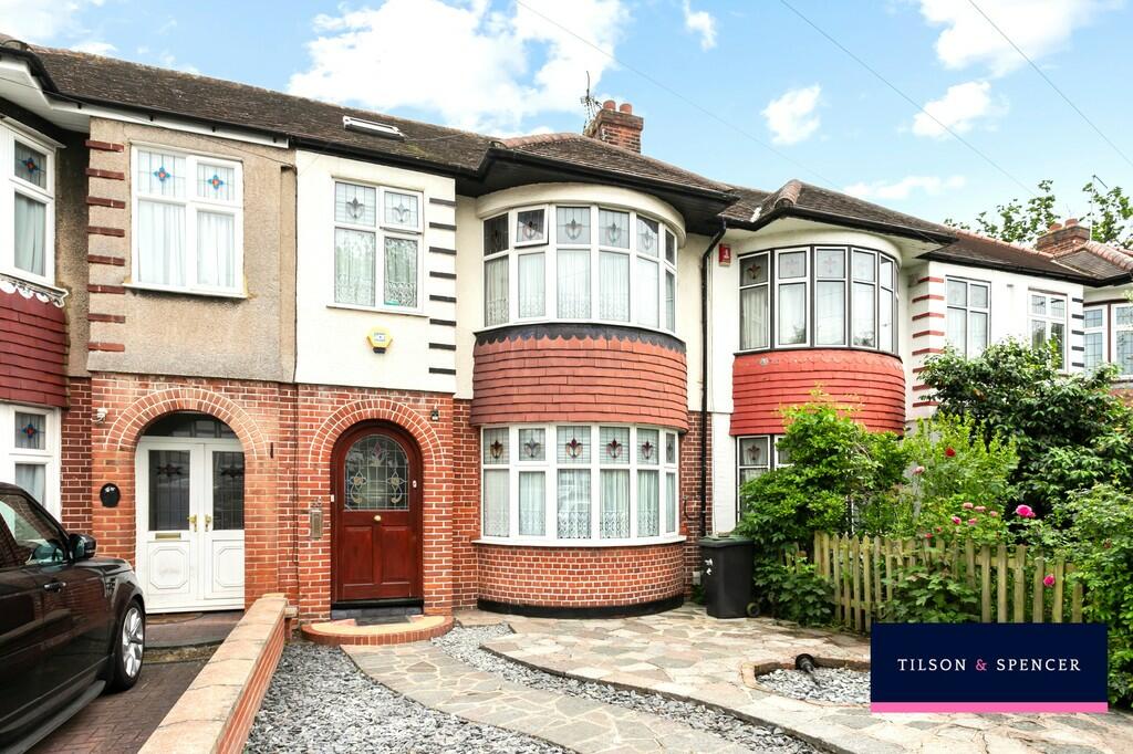 4 bedroom terraced house for sale in Laburnum Grove, London, N21