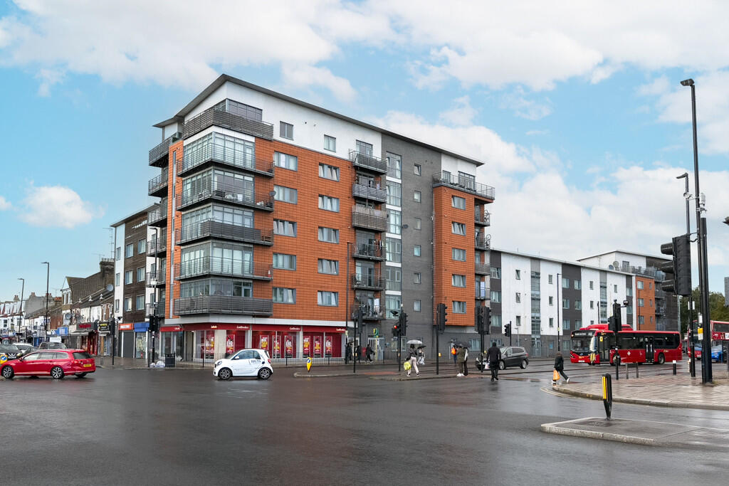 Main image of property: Flat 5, 1 The Roundway 