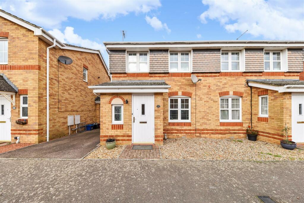 3 bedroom semidetached house for sale in Epsom Close, Stevenage, SG1