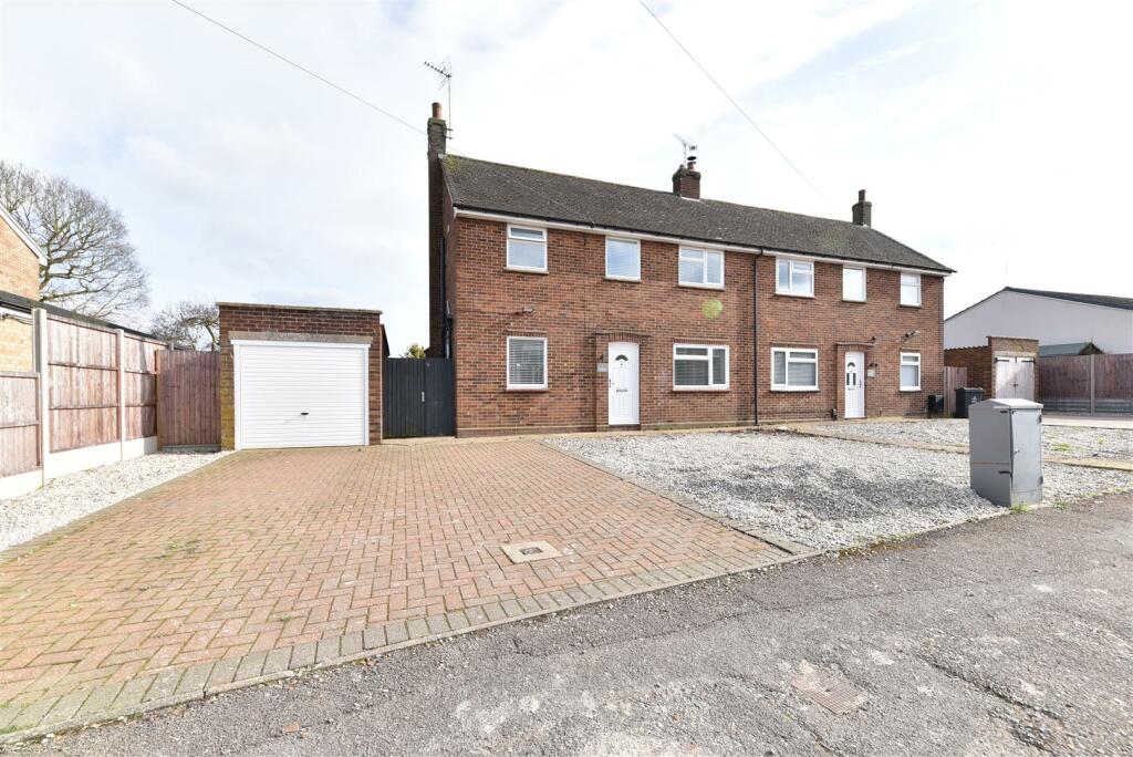 3 bedroom semidetached house for sale in Symonds Green Road, Stevenage