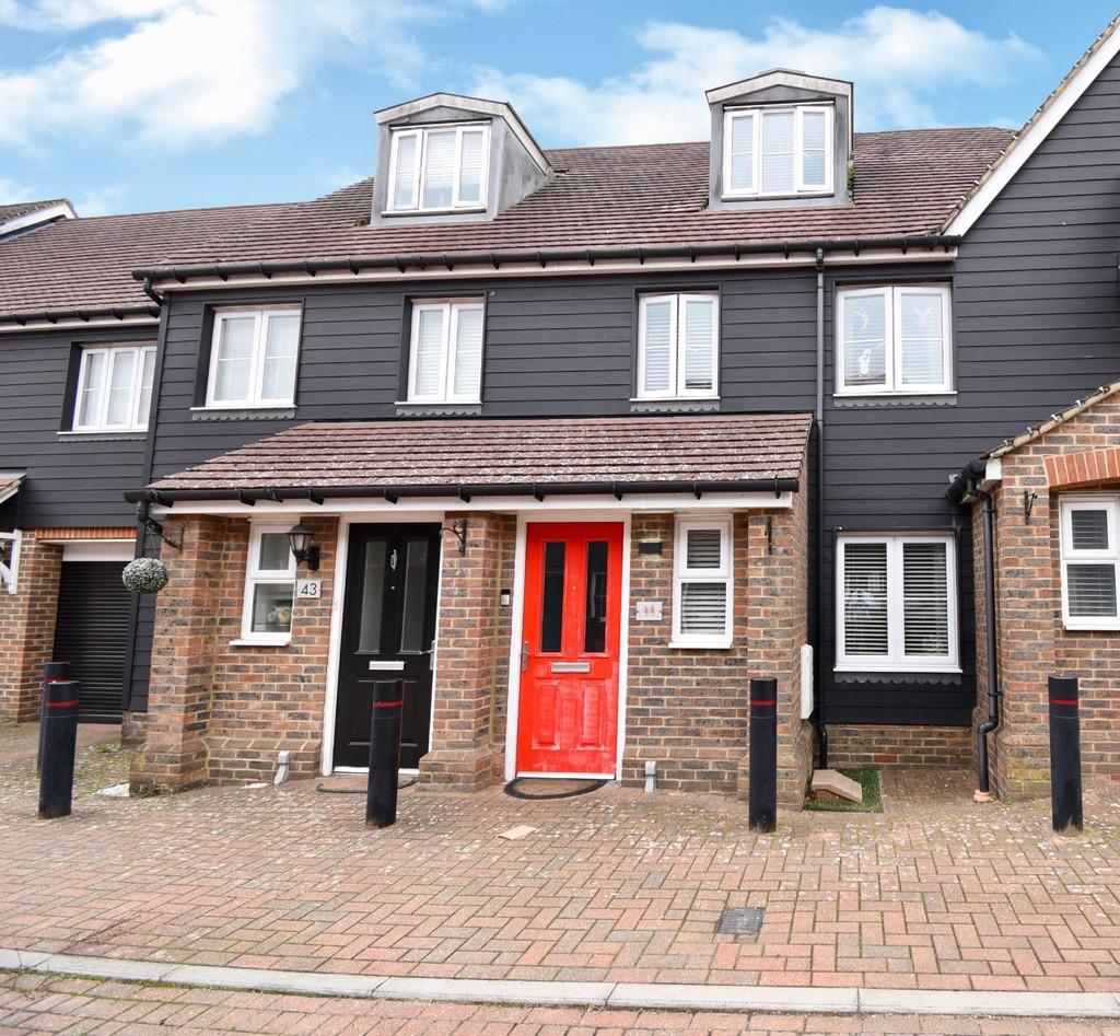 3 bedroom terraced house for sale in Cotswold Drive, Stevenage, SG1
