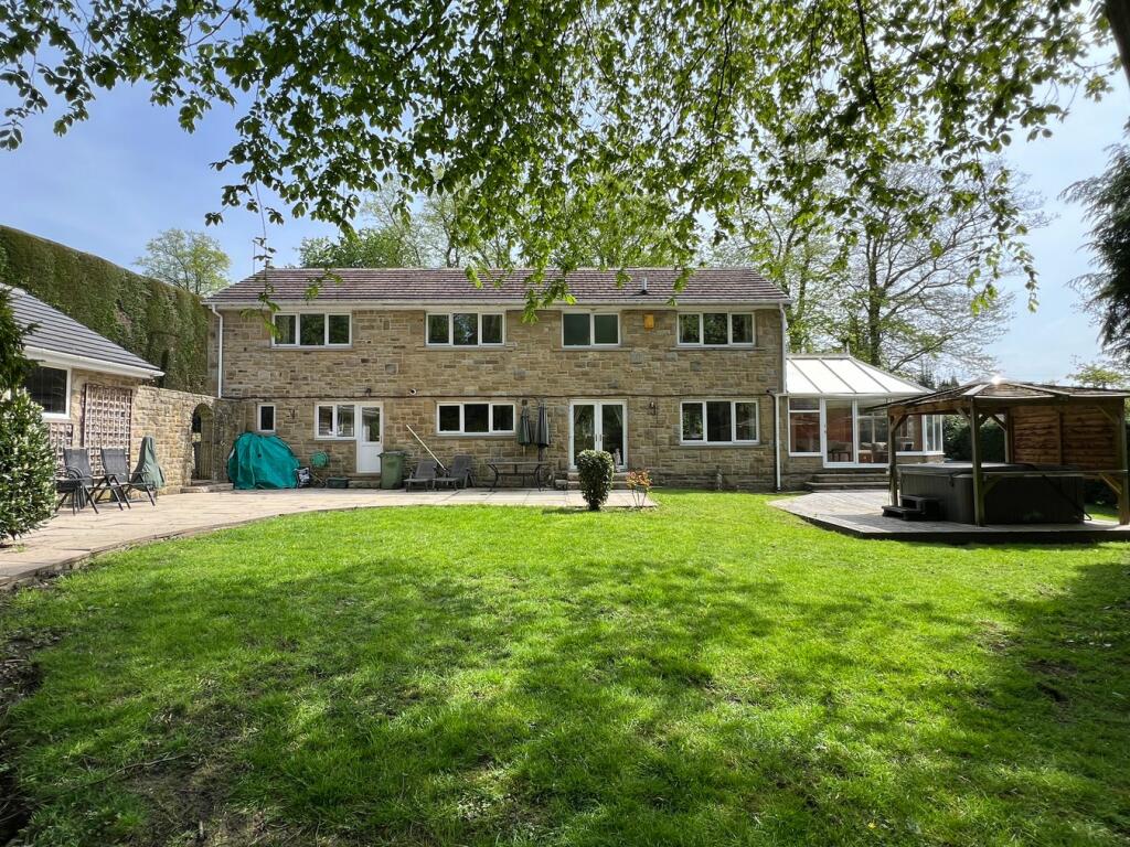 6 bedroom detached house for sale in Station Road, Honley, Holmfirth, HD9