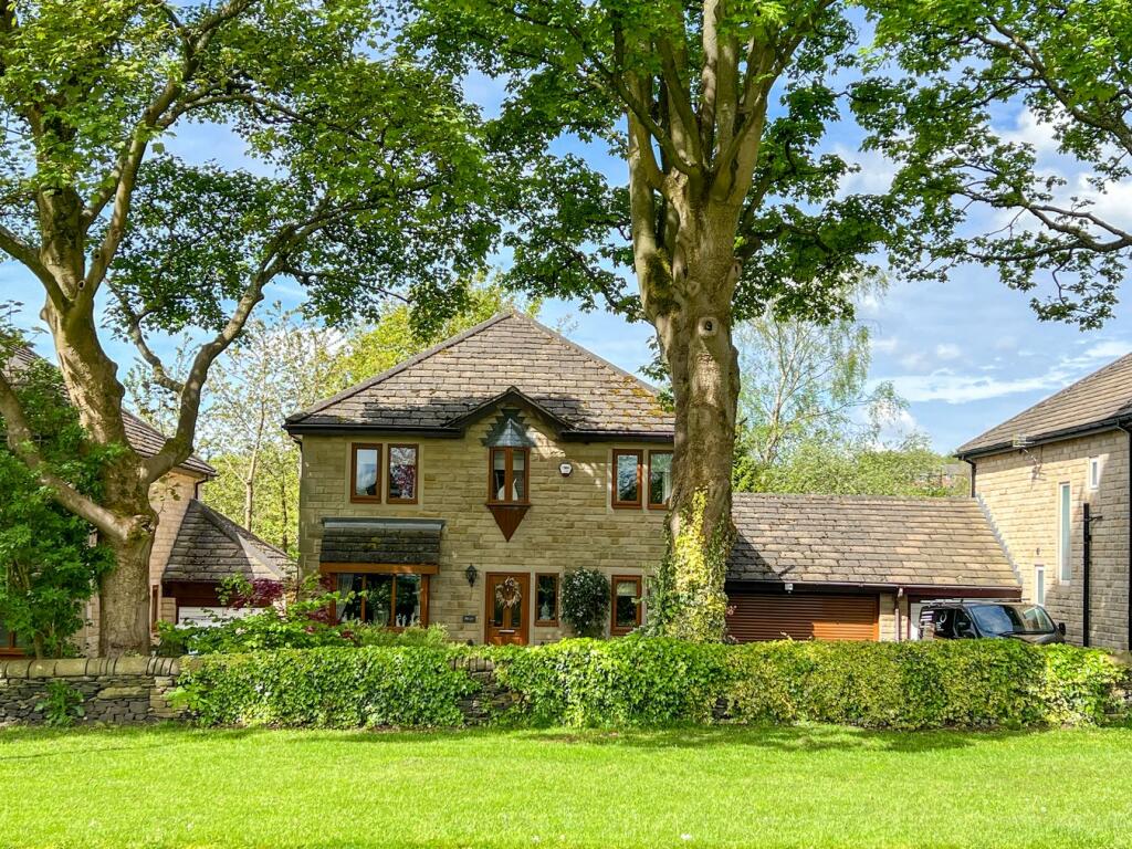 4 bedroom detached house for sale in Coppice Drive, Netherton