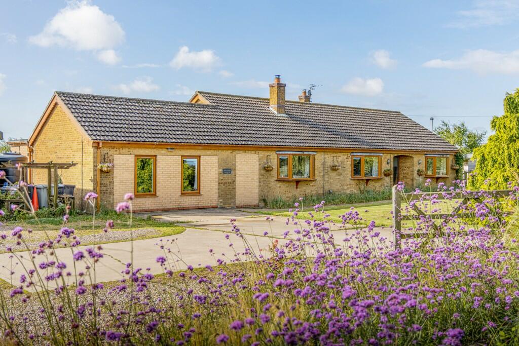 4 bedroom detached bungalow for sale in Hale Lane, Frithville, PE22 7EG