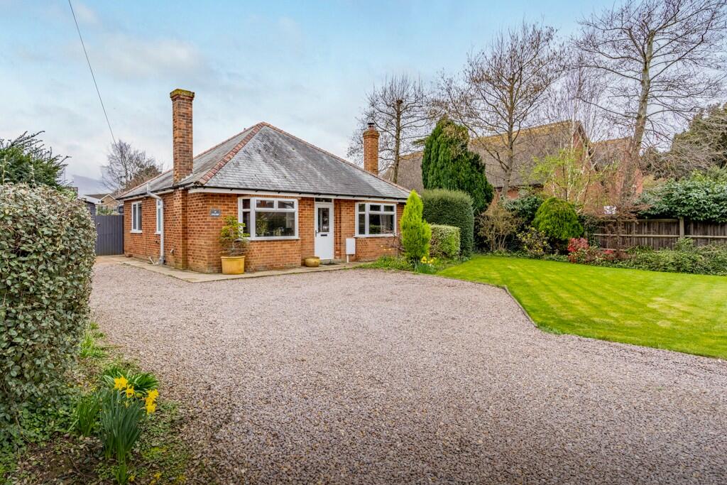 3 bedroom detached bungalow for sale in Middlegate Road, Frampton PE20