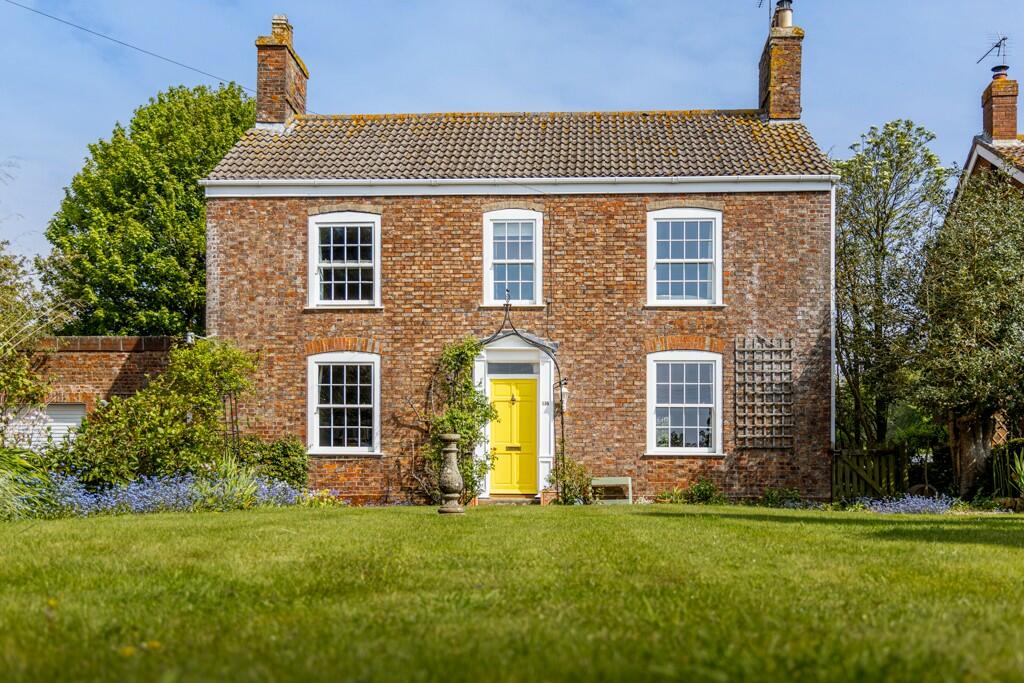 4 bedroom detached house for sale in Middlegate Road, Frampton, PE20