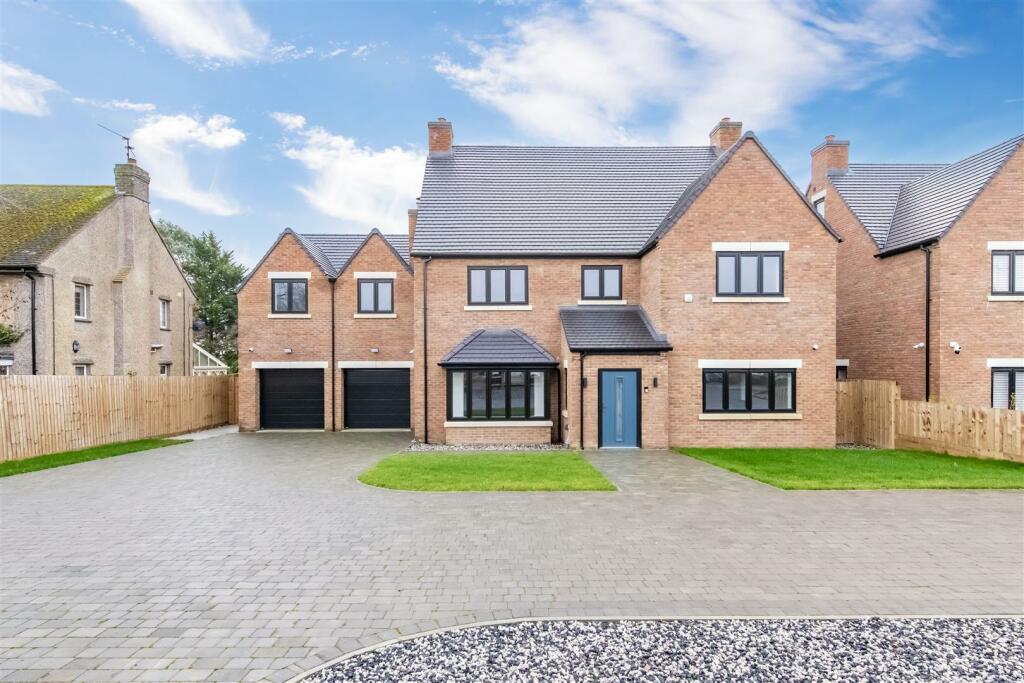 6 bedroom detached house for sale in Poplars Farm Road, Barton Seagrave