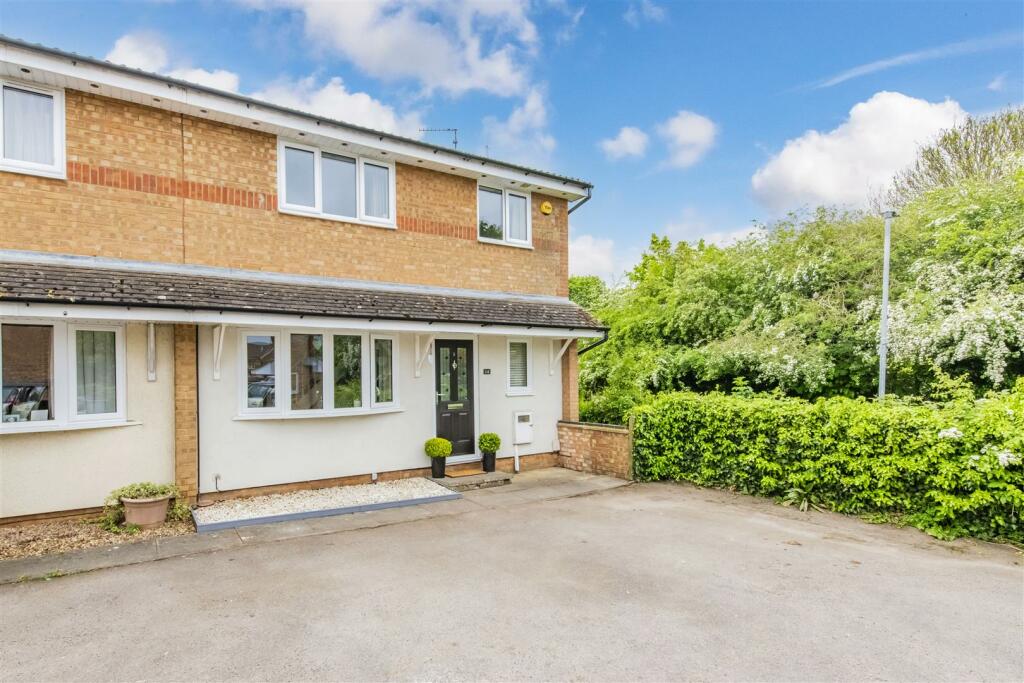 2 bedroom end of terrace house for sale in Thirlmere Close, Kettering, NN16