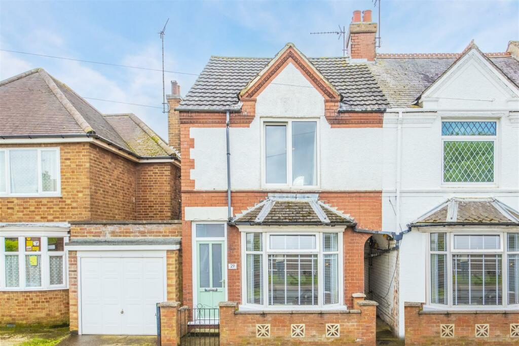2 bedroom end of terrace house for sale in Braybrooke Road, Desborough