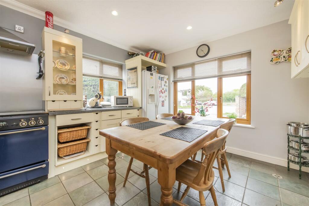 4 bedroom detached house for sale in De Vere Road, Thrapston, Kettering