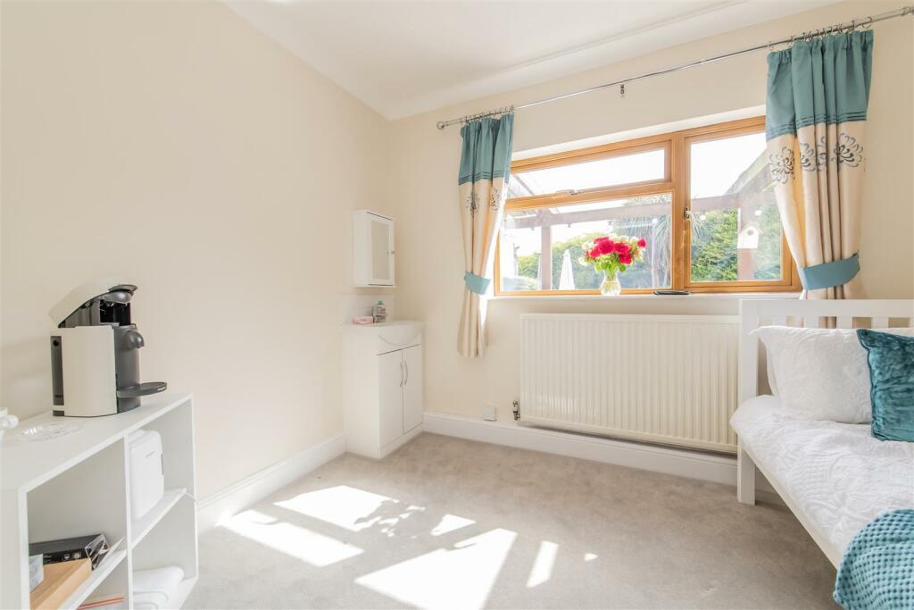 4 bedroom detached house for sale in De Vere Road, Thrapston, Kettering