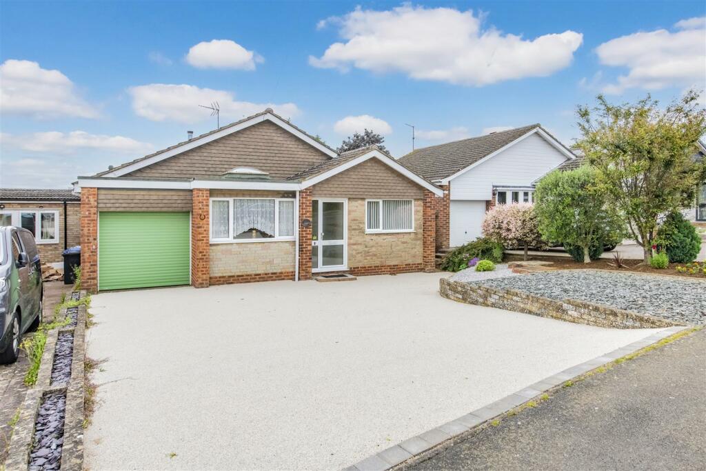 3 bedroom bungalow for sale in Queensway, Burton Latimer, NN15