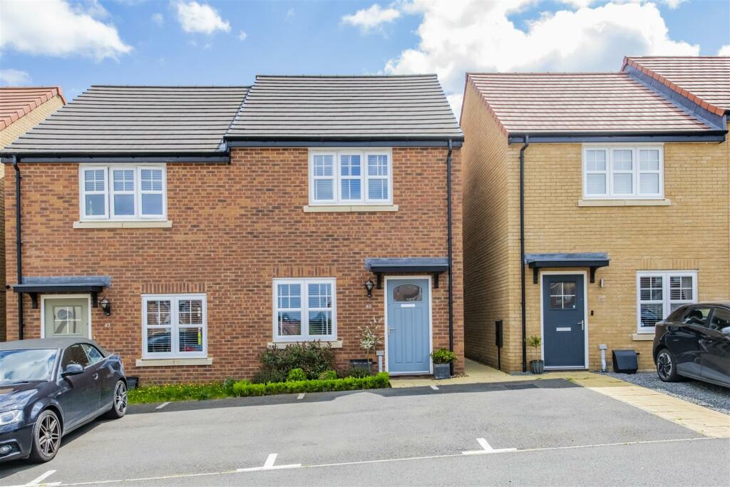 2 bedroom end of terrace house for sale in Palmer Crescent, Burton