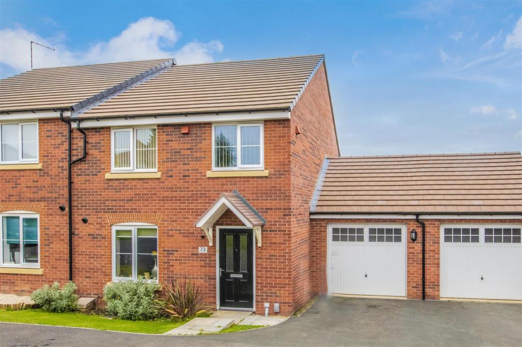 4 bedroom semidetached house for sale in Finedon Road, Burton Latimer, Kettering, NN15