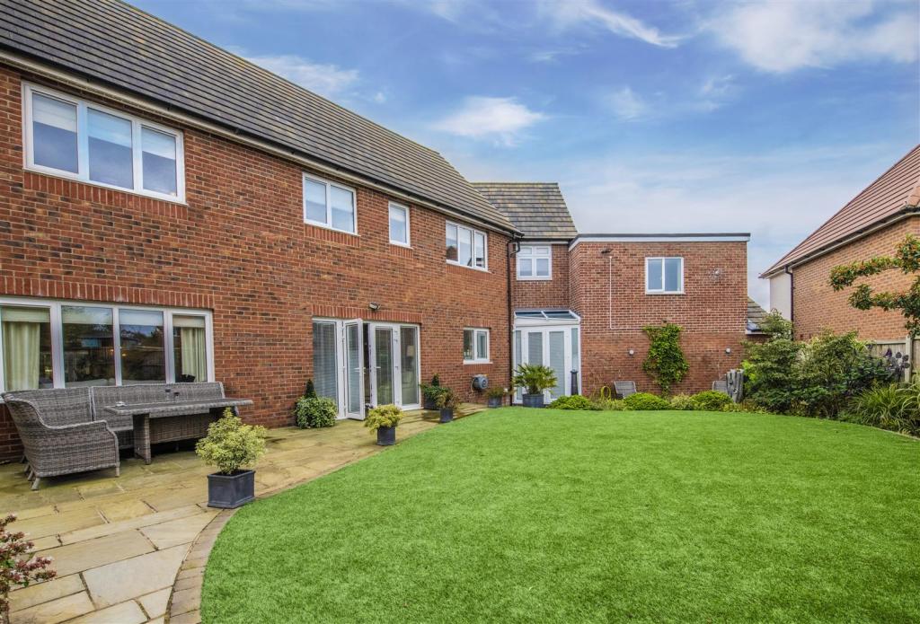 5 bedroom detached house for sale in Manor Road, Barton Seagrave