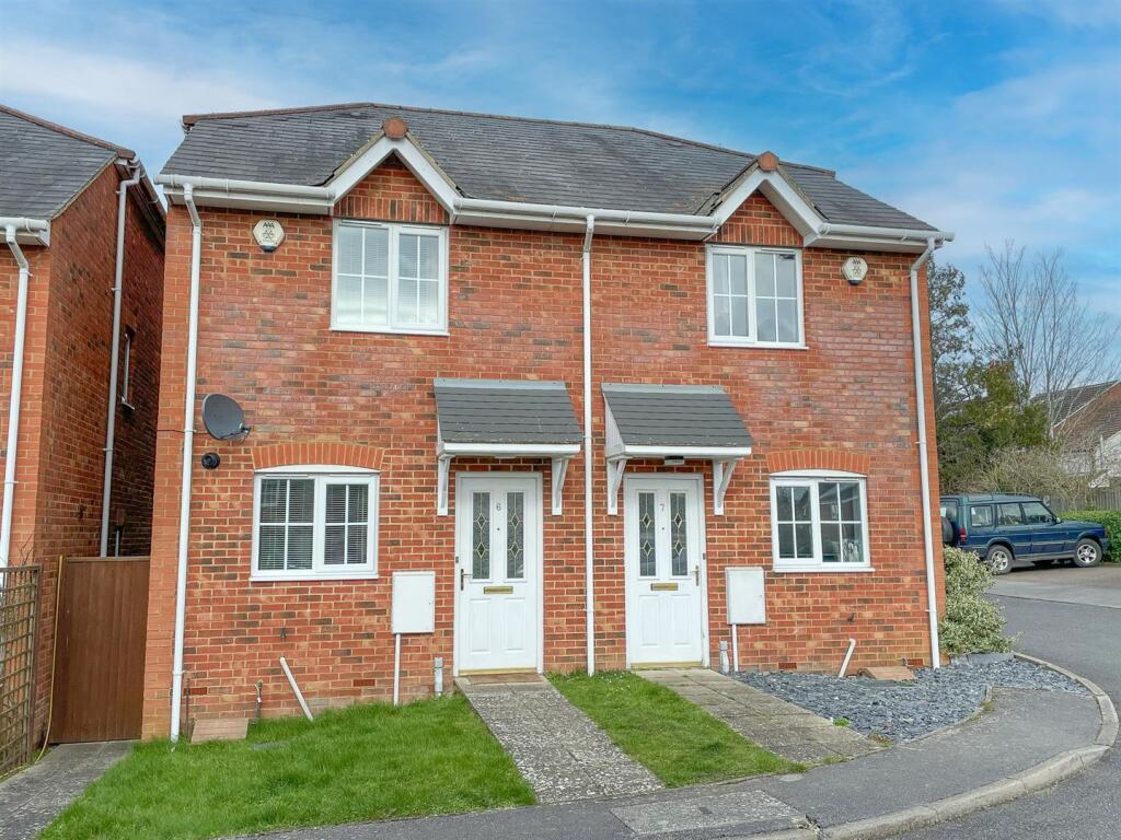Main image of property: Coronation Mews, Leighton Buzzard