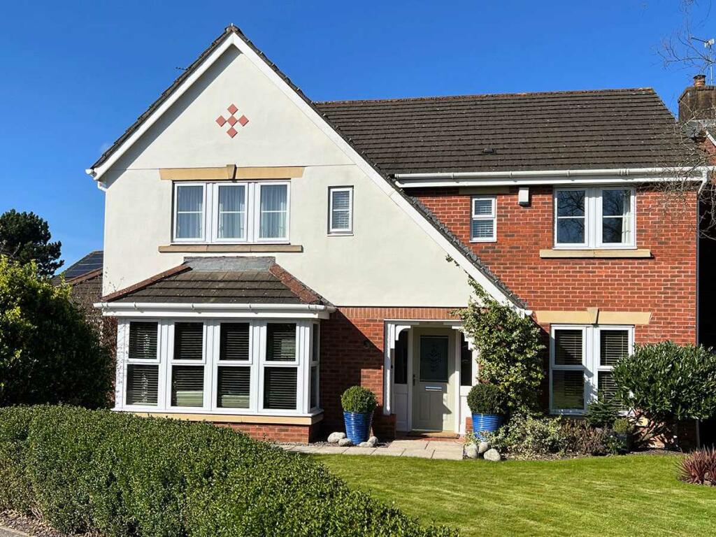 4 bedroom detached house for sale in Maes Y Cored, Cardiff, CF14