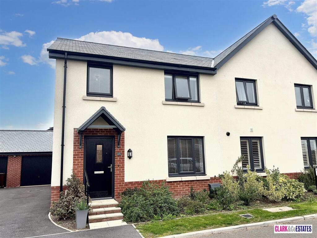 Main image of property: Victoria Mead, Topsham