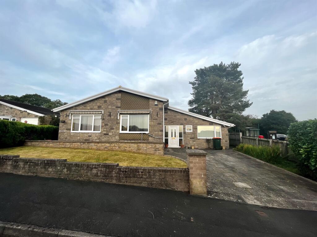 4 bedroom detached bungalow for sale in Greenmeadow Drive, Penhow