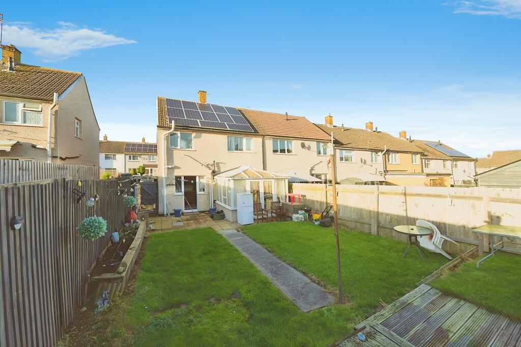 3 bedroom semidetached house for sale in Aust Crescent, Bulwark