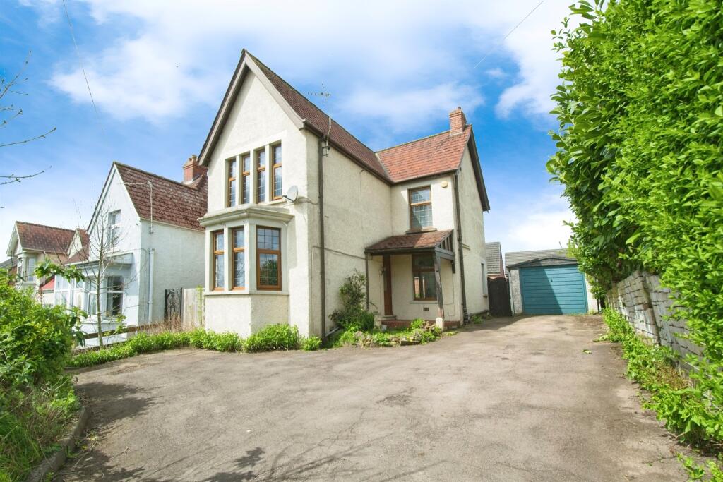 3 bedroom detached house for sale in Highfield Road, Gloucestershire