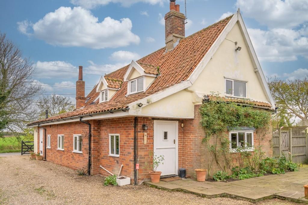 3 bedroom cottage for sale in The Street, Rumburgh, IP19