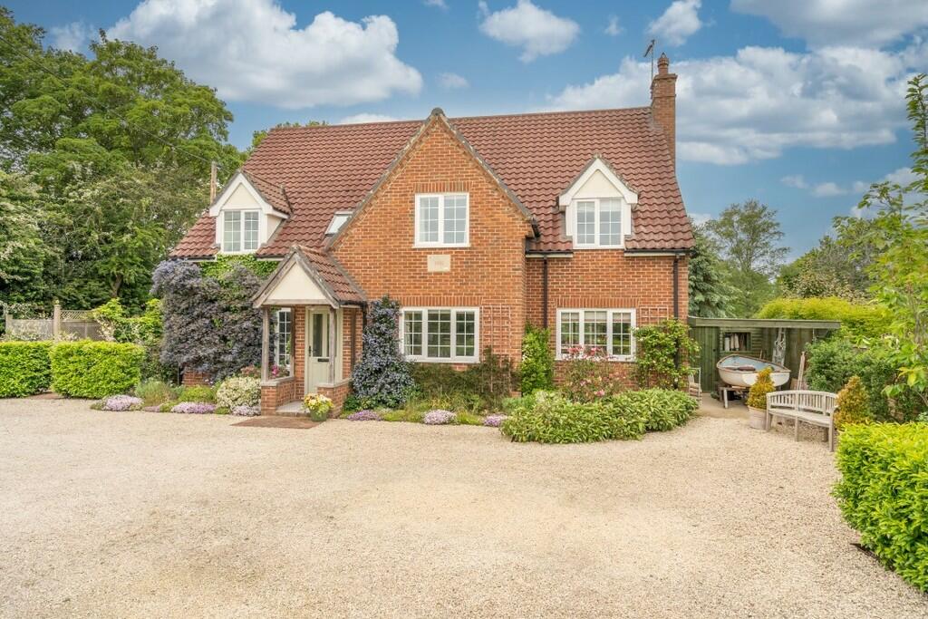 4 bedroom detached house for sale in Westleton, Saxmundham, IP17