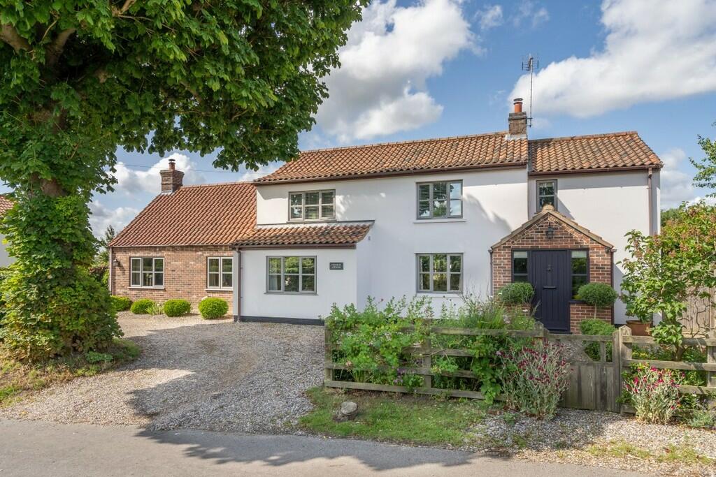 4 bedroom detached house for sale in Lound Road, Blundeston, NR32