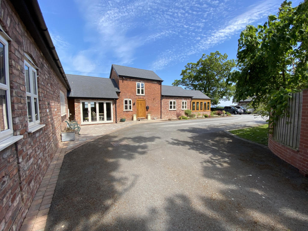 3 bedroom bungalow for sale in Osborne Barn, Wrexham Road, Penyffordd, CH4