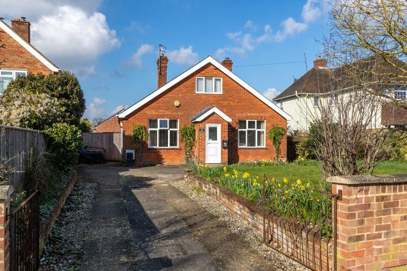 4 bedroom detached bungalow for sale in Charlton Road, Wantage, OX12